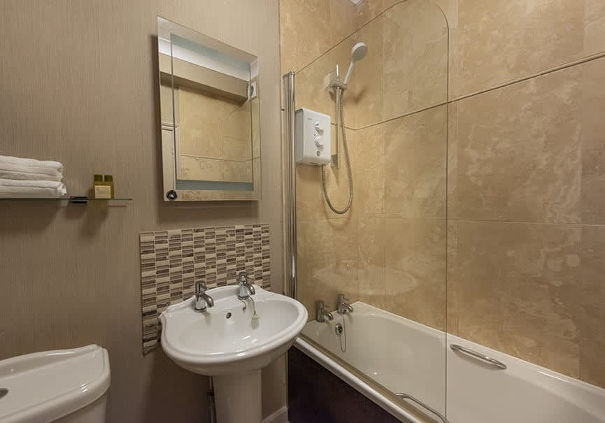 Washingborough Room 18 Bathroom